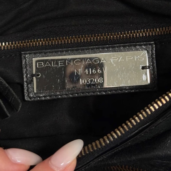 Authentic Balenciaga Women's First City Bag Mini In Black - Picture 9 of 16